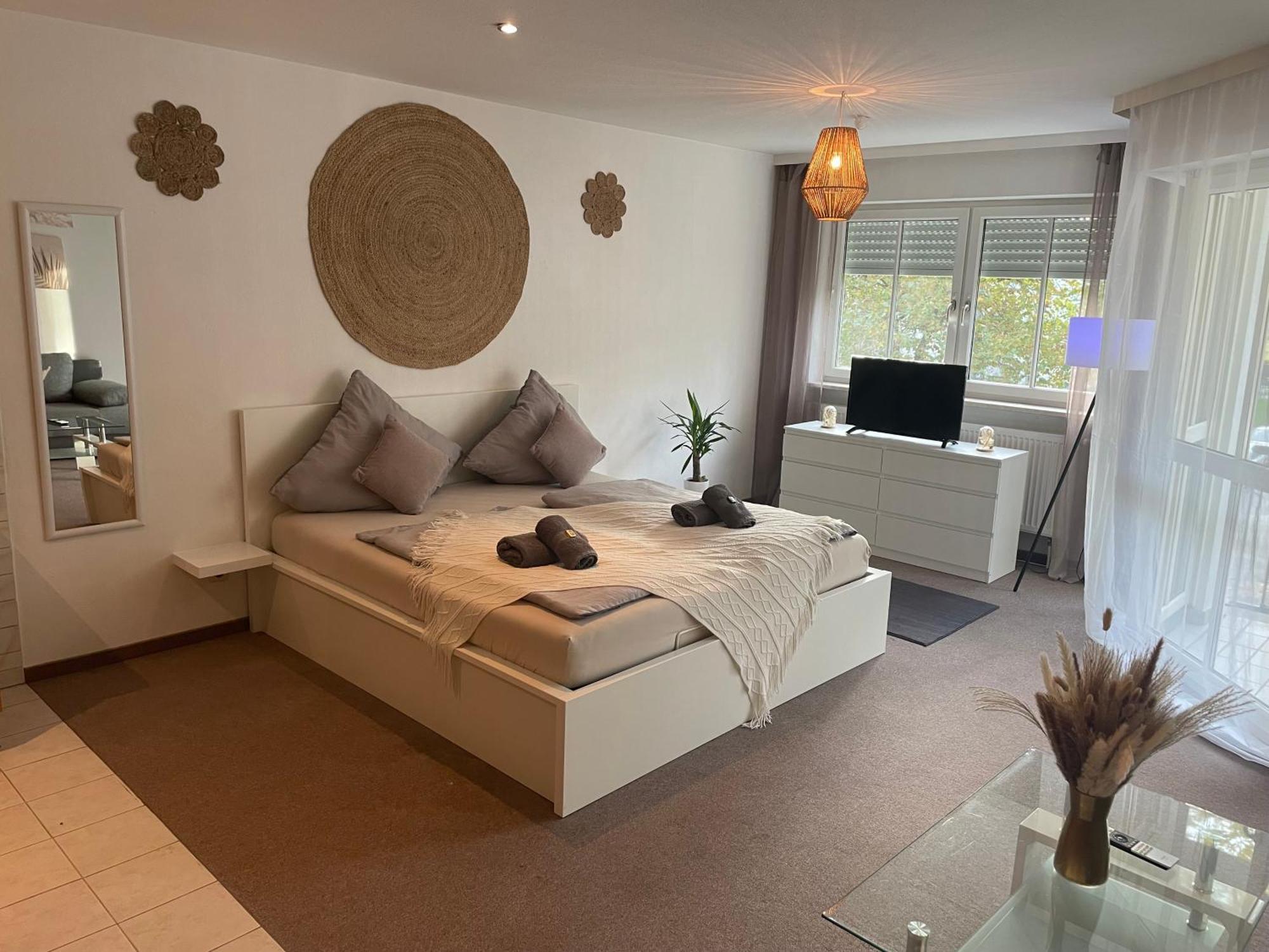 Kingsize Bett Boho Apartment Mit Tiefgarage Naehe Salzburg Freilassing Buitenkant foto