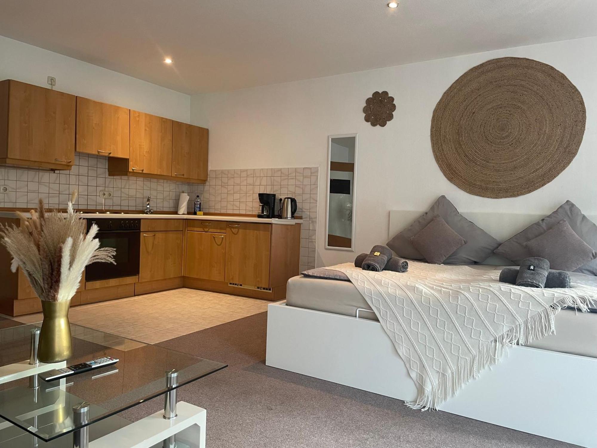 Kingsize Bett Boho Apartment Mit Tiefgarage Naehe Salzburg Freilassing Buitenkant foto