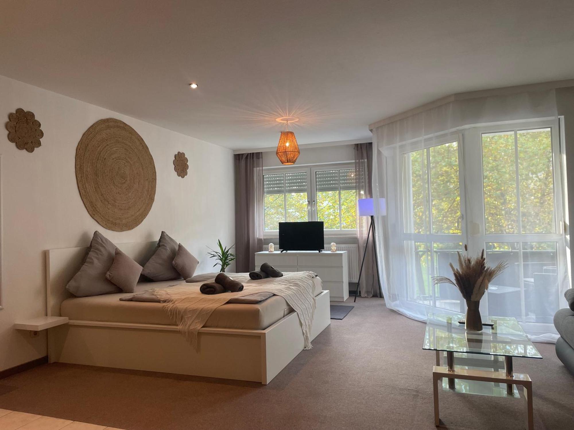 Kingsize Bett Boho Apartment Mit Tiefgarage Naehe Salzburg Freilassing Buitenkant foto