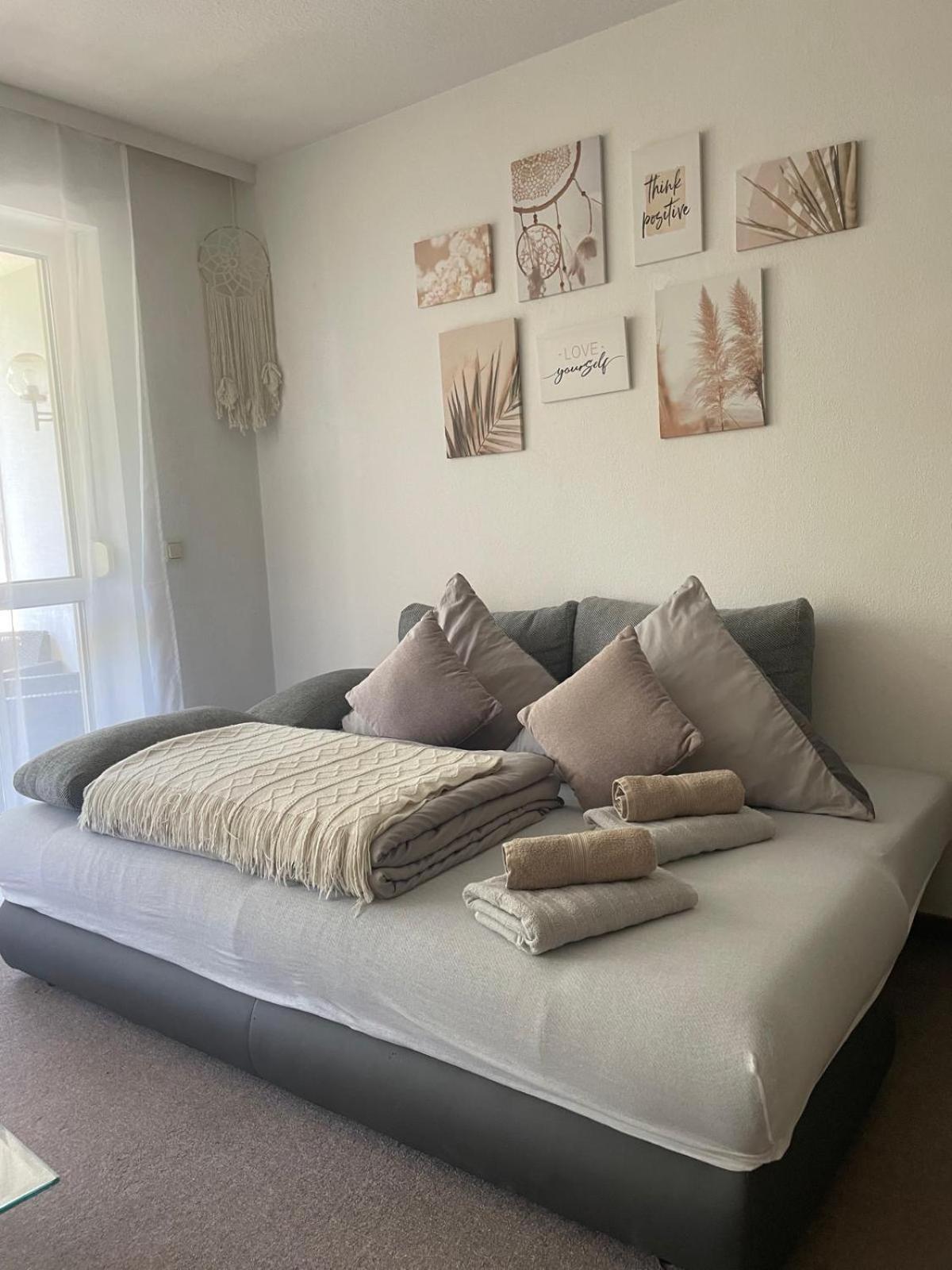 Kingsize Bett Boho Apartment Mit Tiefgarage Naehe Salzburg Freilassing Buitenkant foto